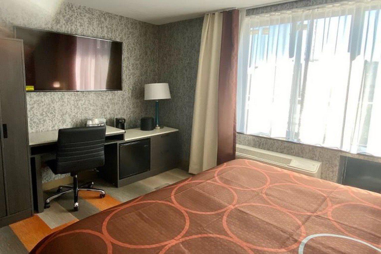 Готель Super 8 By Wyndham Brooklyn Williamsburg Нью-Йорк Екстер'єр фото