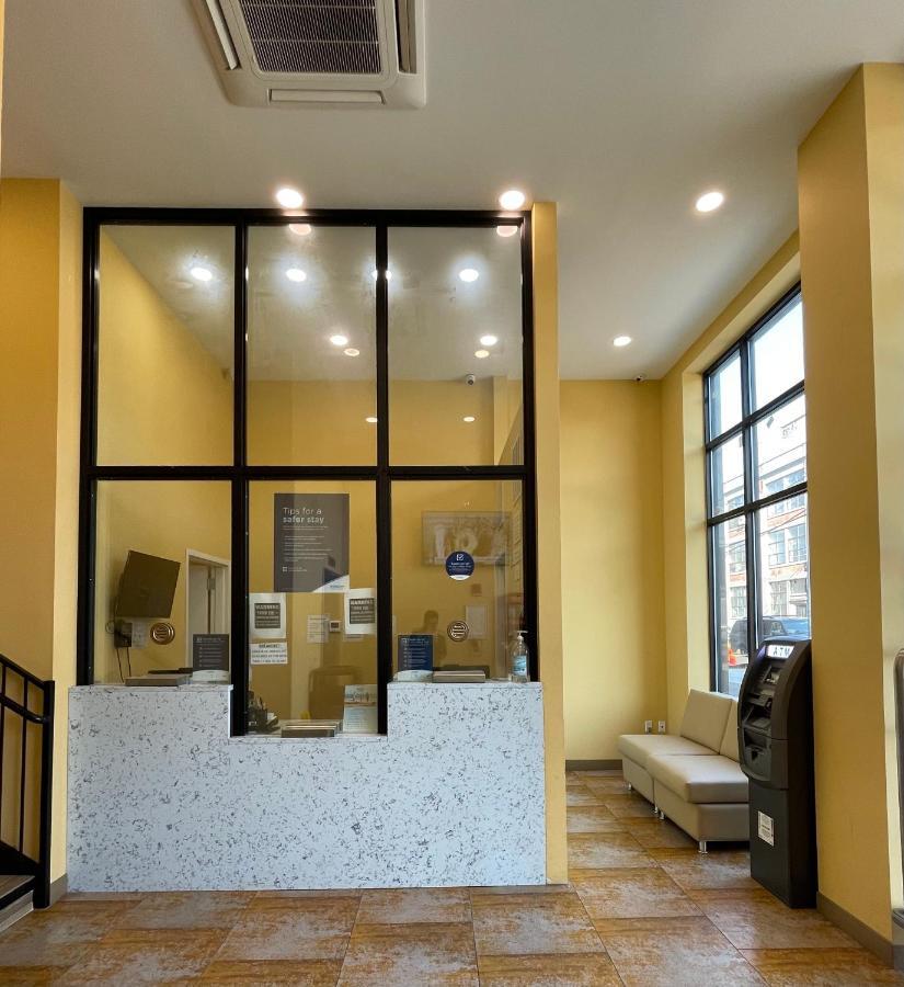 Готель Super 8 By Wyndham Brooklyn Williamsburg Нью-Йорк Екстер'єр фото