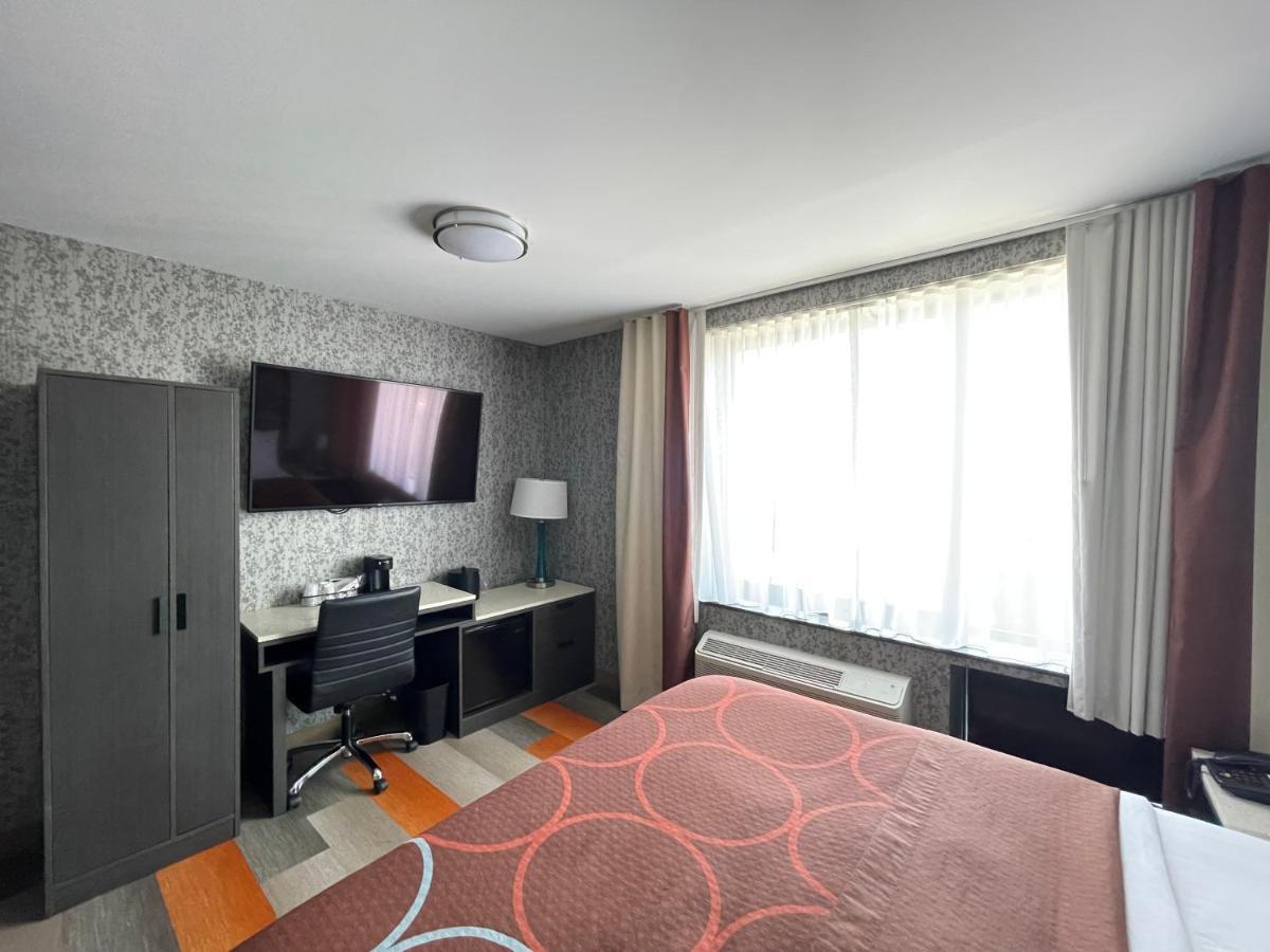 Готель Super 8 By Wyndham Brooklyn Williamsburg Нью-Йорк Екстер'єр фото
