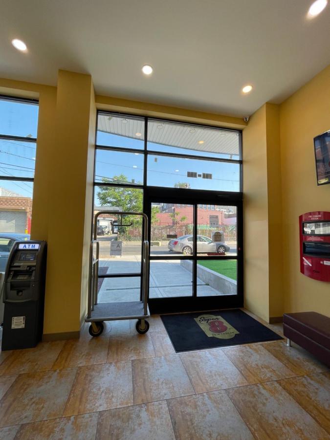 Готель Super 8 By Wyndham Brooklyn Williamsburg Нью-Йорк Екстер'єр фото